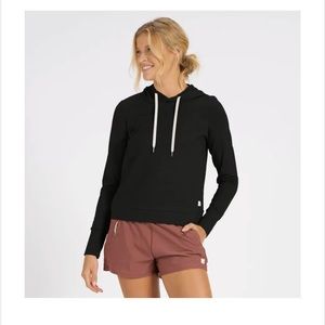 VUORI essential halo hoodie in black